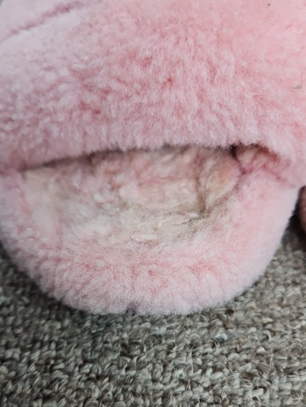 UGG Pink Fluff Yeah Plush Slide Logo Slippers Slides Sz 6 Womens - Picture 10 of 10